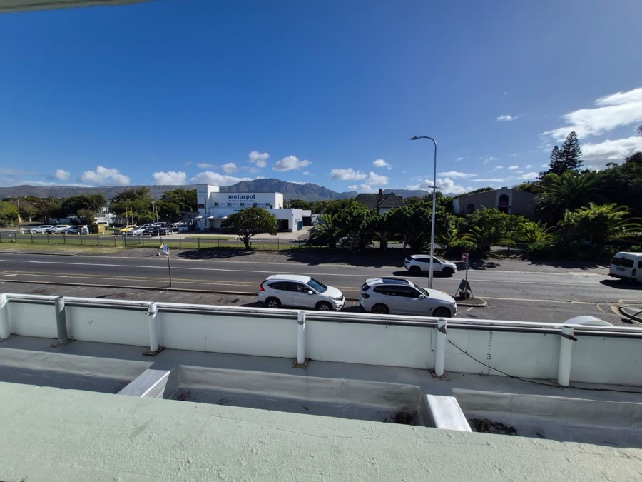 To Let Commercial Property for Rent in Bergvliet Western Cape